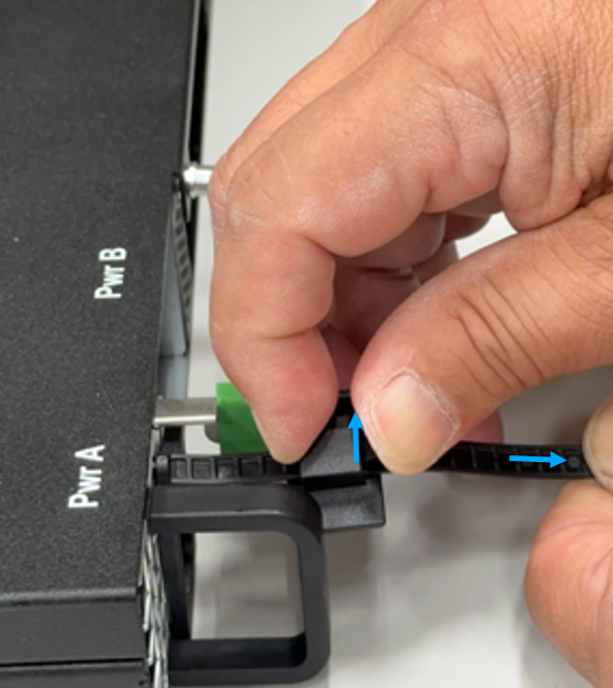 Powercablelock_3.PNG