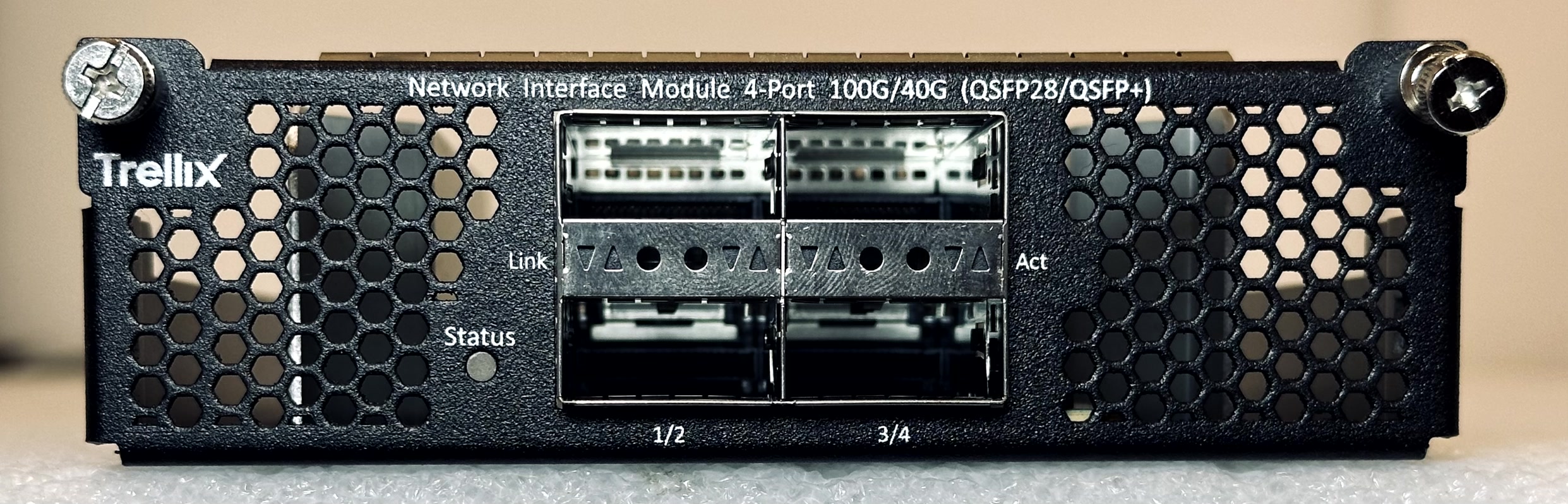 4-port QSFP28/QSFP+ 100/40 Gigabit interface module