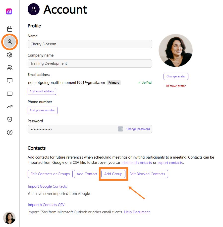 User account settings with options to add contacts and groups highlighted.