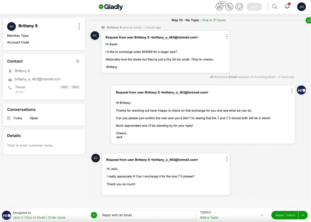 Customer service conversation about shoe size exchange request and confirmation.